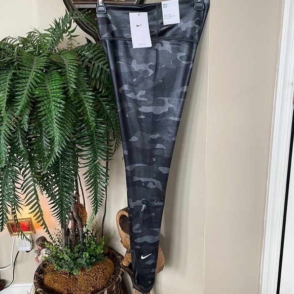 Brand New Nike Dri-Fit One Full Length Mid Rise Shiny Black & Grey Camo Leggings - Picture 10 of 14